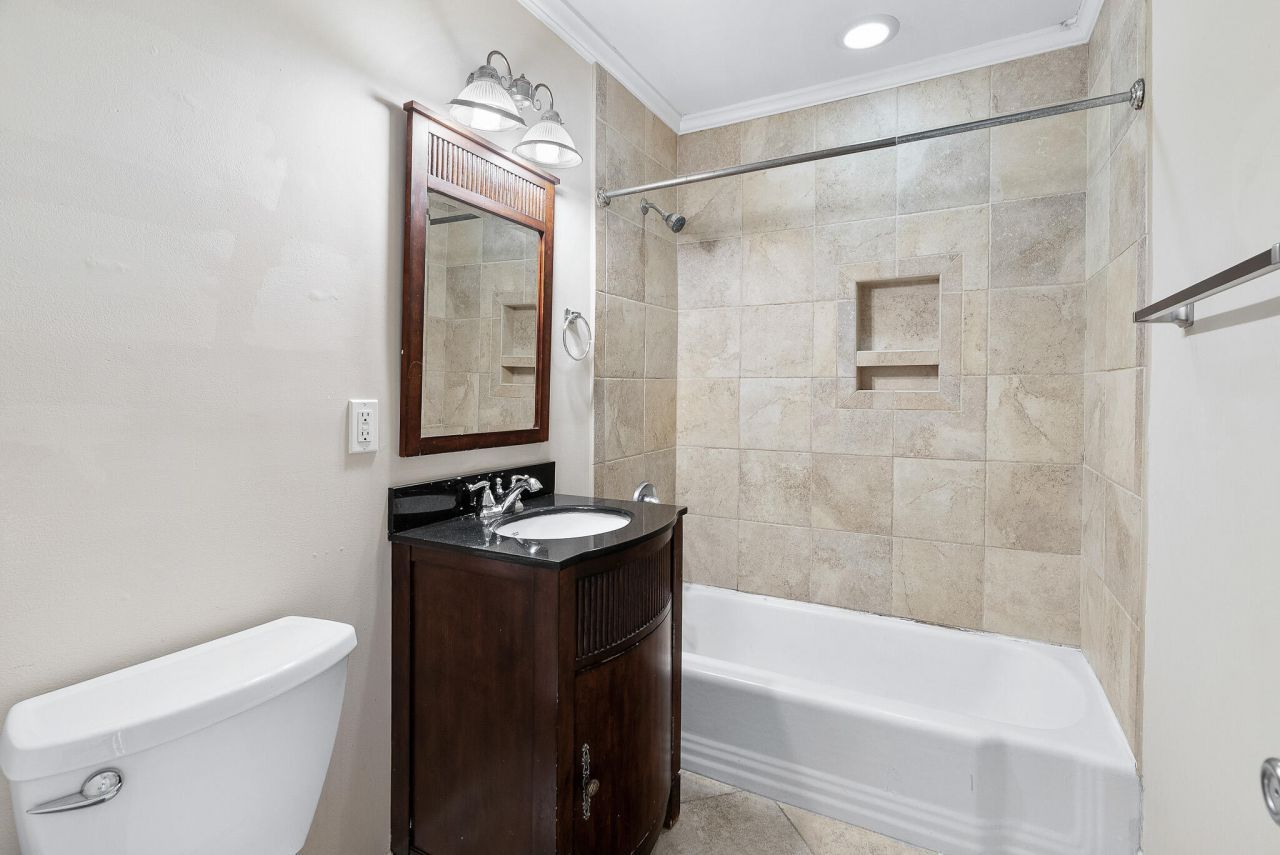 180 Line Street Photo 10