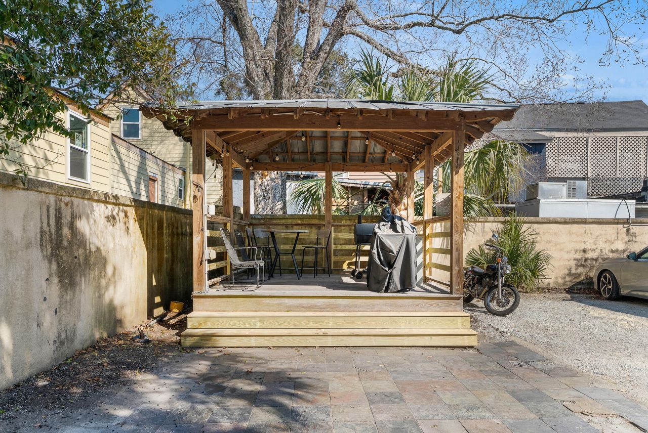 180 Line Street Photo 11