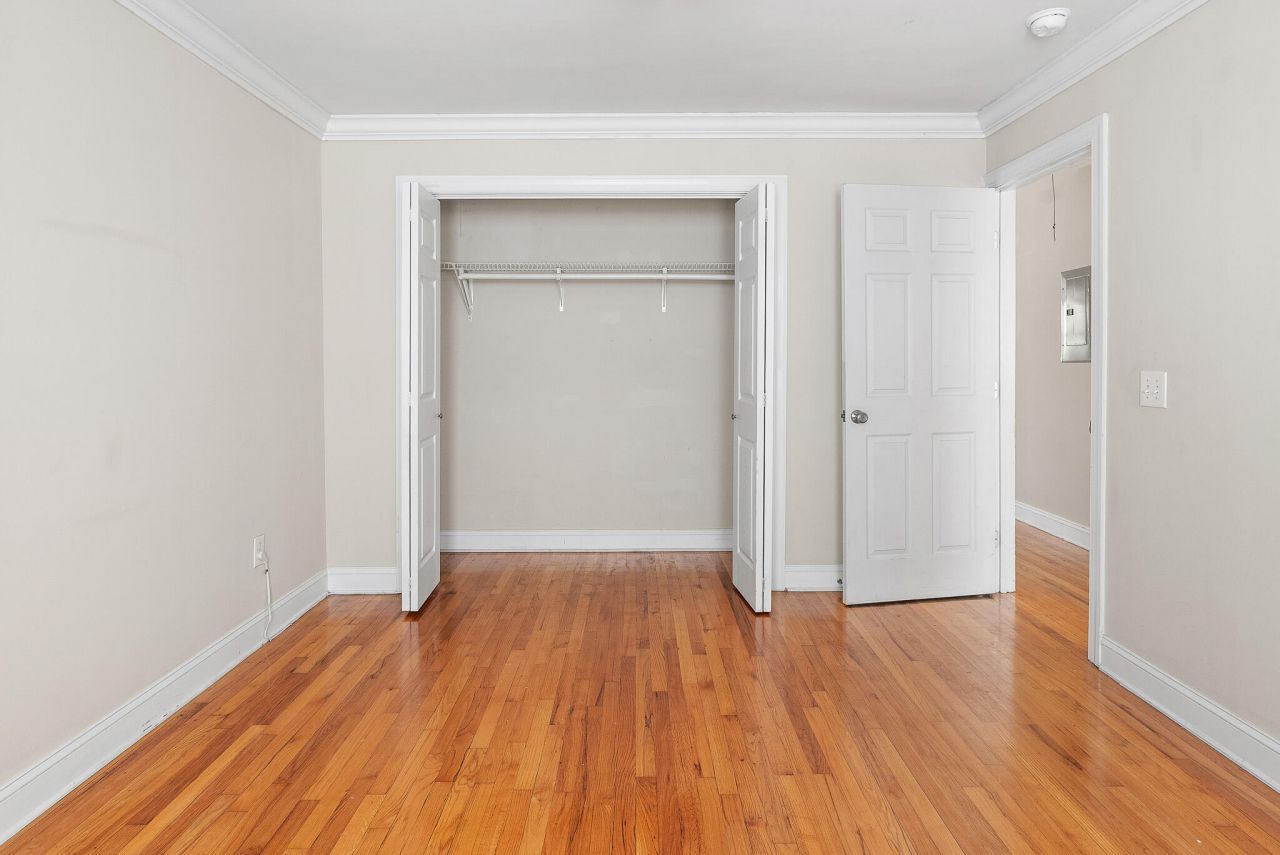 180 Line Street Photo 8