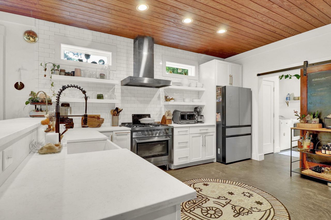 1078 Bexley Street Photo 25