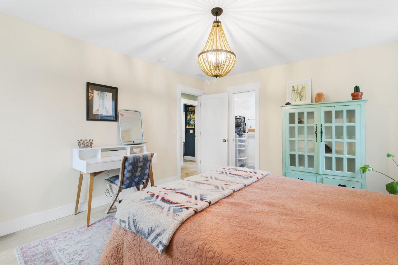 1078 Bexley Street Photo 57