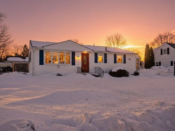 35 Mount Vernon Rd, Chicopee, MA 01013