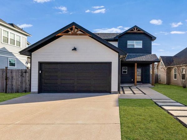 609A W 7th ST, Taylor, TX 76574