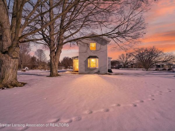 325 Charlotte Highway, Portland, MI 48875