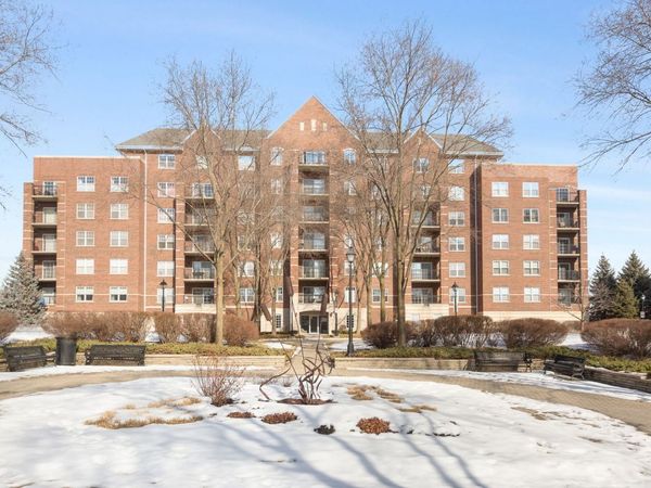 440 W Mahogany Court, Unit 608, Palatine, IL 60067