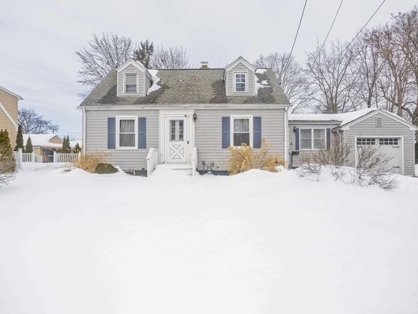 70 Chateaugay St, Chicopee, MA 01020