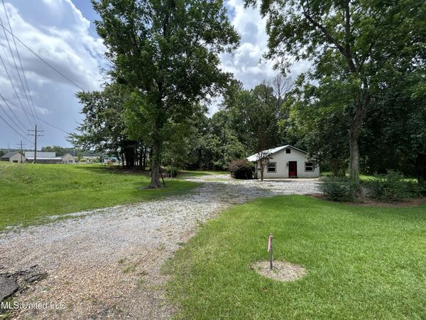 693 Luckney Road, Flowood, MS 39232