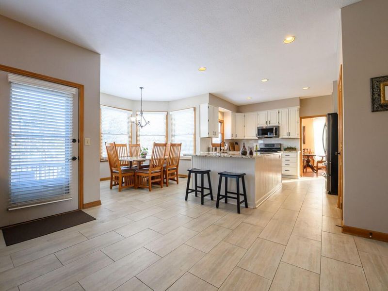 370 Beecher Road, Gahanna, OH 43230 Photo 5