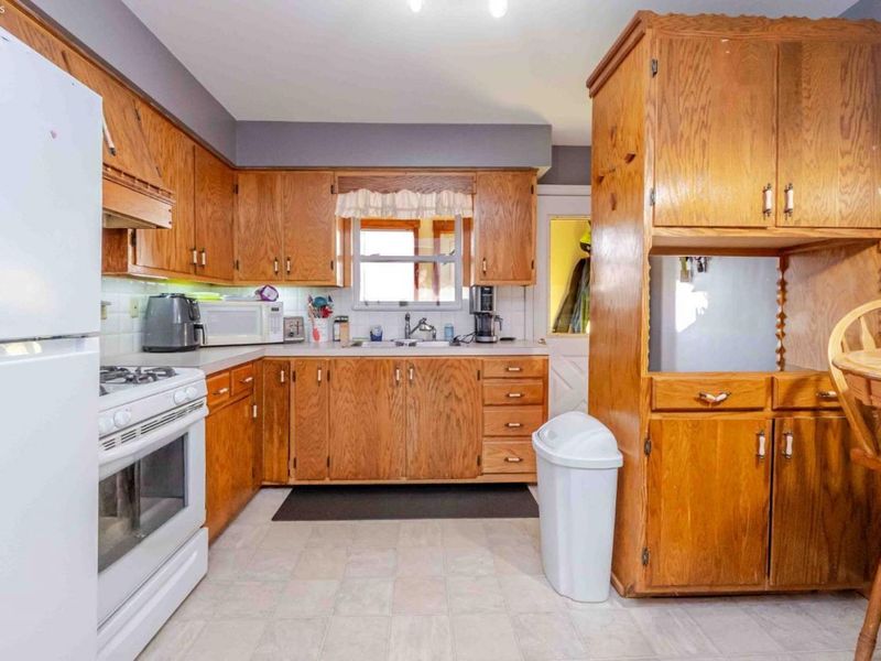 708 Rawson Avenue, Fremont, OH 43420 Photo 8