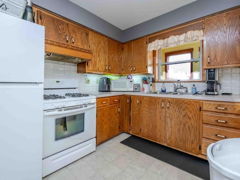 708 Rawson Avenue, Fremont, OH 43420 Photo 9