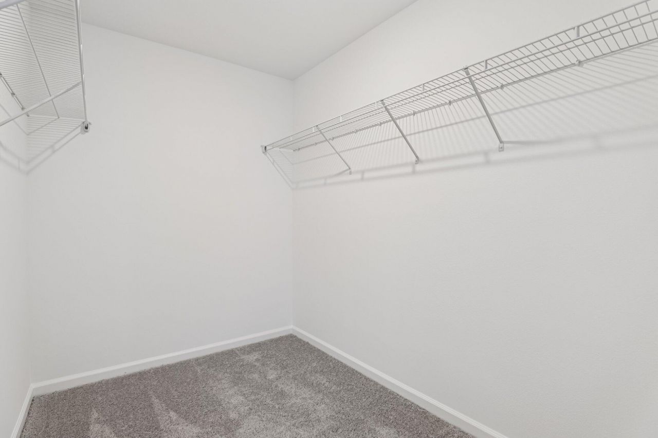 468 Colchester Court Photo 25