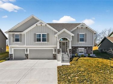 11810 N Bellaire Avenue, Kansas City, MO 64156