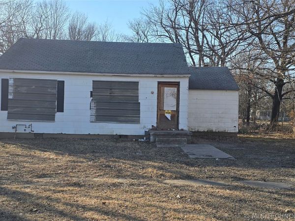 342 S Sycamore Street, Nowata, OK 74048