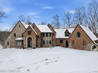 11205 Redberry Court, Hamburg Twp, MI 48189