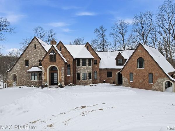 11205 Redberry Court, Hamburg Twp, MI 48189