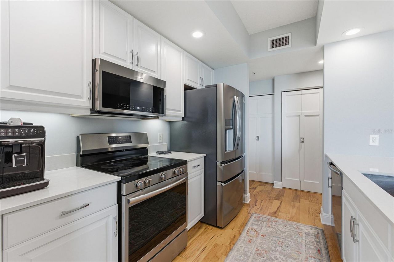 800 N Tamiami Trail, Unit 1203, Sarasota, FL 34236 Photo