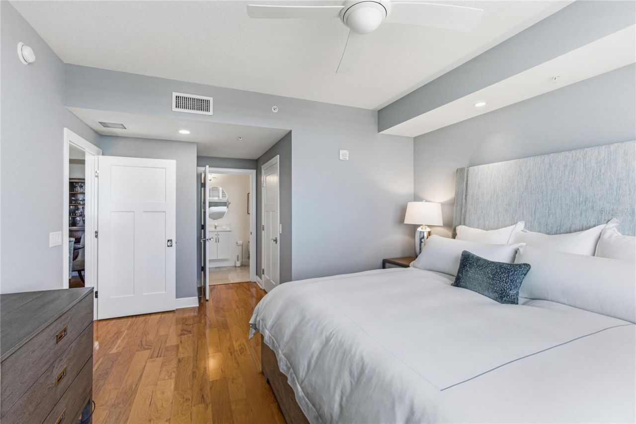 800 N Tamiami Trail, Unit 1203, Sarasota, FL 34236 Photo