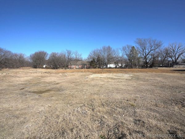 217 W Broadway Street , Owasso, OK 74055