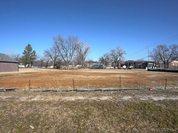 12 N Atlanta Street , Owasso, OK 74055