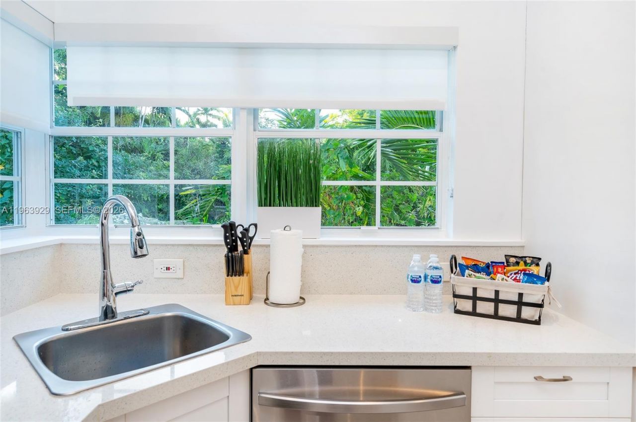 770 NE 77th St, Miami, FL 33138 Photo