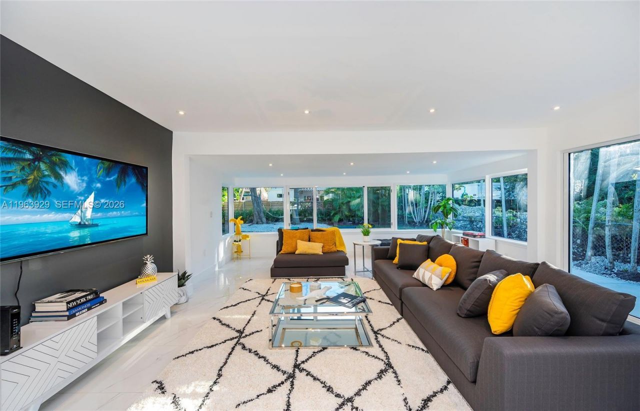 770 NE 77th St, Miami, FL 33138 Photo