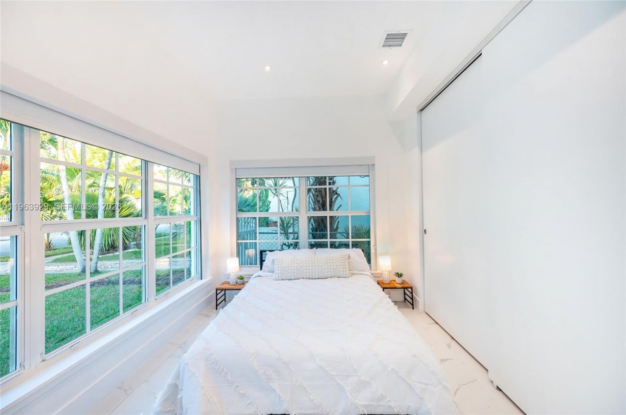 770 NE 77th St, Miami, FL 33138 Photo