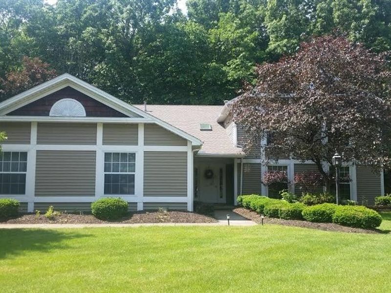 1327 Fox Run Drive, Youngstown, OH 44512 Photo 1