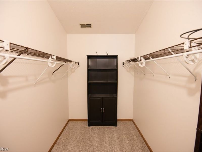 1327 Fox Run Drive, Youngstown, OH 44512 Photo 11