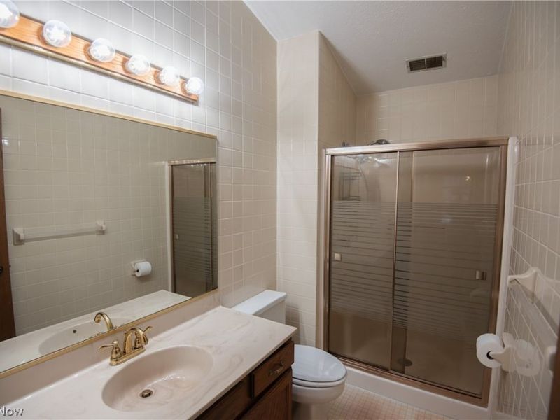 1327 Fox Run Drive, Youngstown, OH 44512 Photo 12