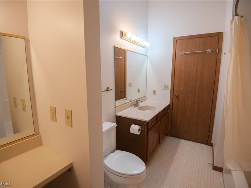 1327 Fox Run Drive, Youngstown, OH 44512 Photo 13