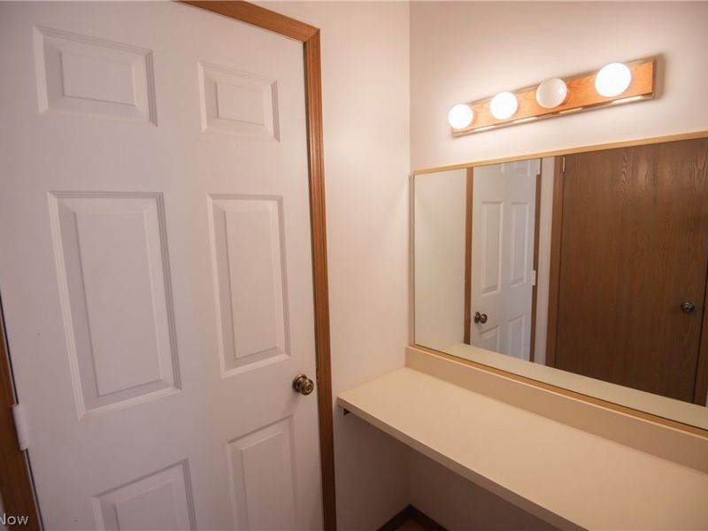1327 Fox Run Drive, Youngstown, OH 44512 Photo 15