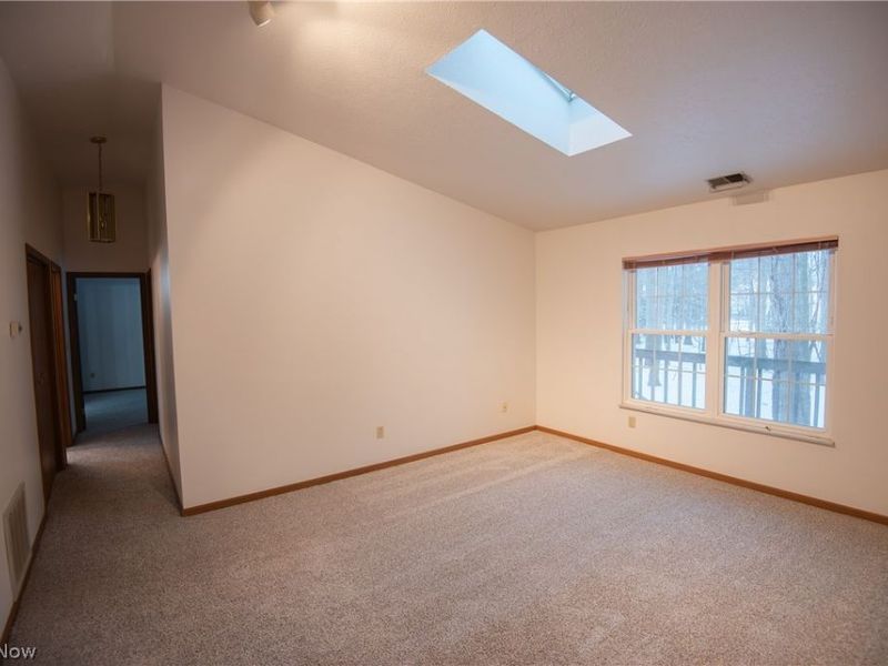 1327 Fox Run Drive, Youngstown, OH 44512 Photo 2