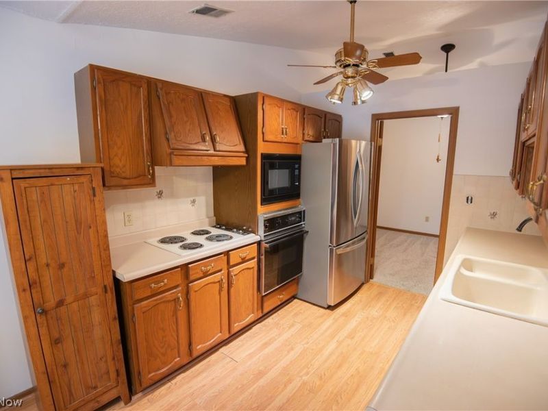 1327 Fox Run Drive, Youngstown, OH 44512 Photo 23
