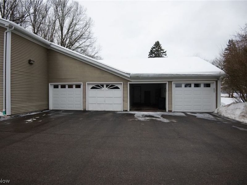 1327 Fox Run Drive, Youngstown, OH 44512 Photo 29
