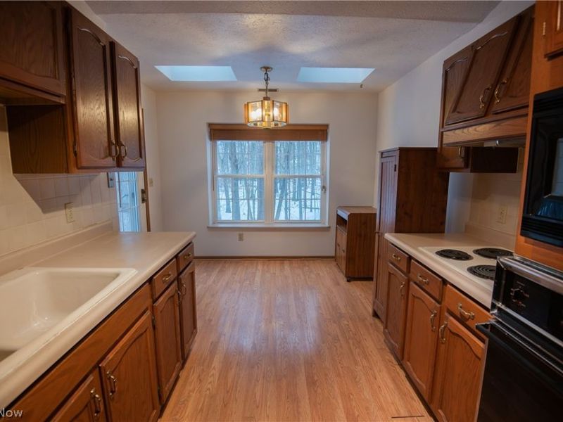1327 Fox Run Drive, Youngstown, OH 44512 Photo 6