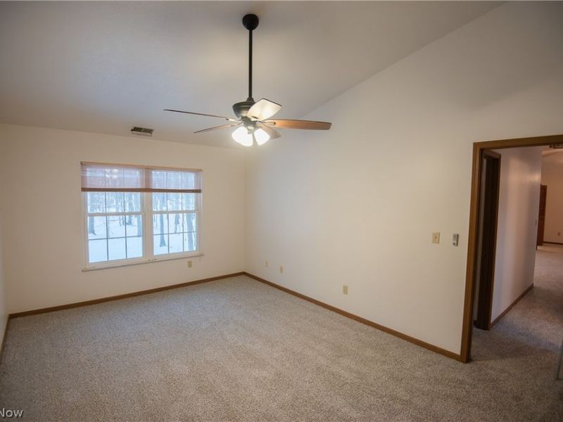 1327 Fox Run Drive, Youngstown, OH 44512 Photo 8