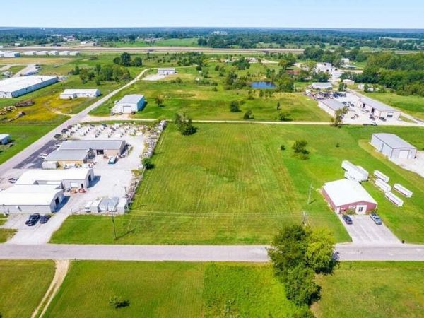 806 Industrial Road , Grove, OK 74344