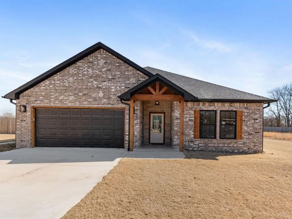 205 Lindsey Avenue , Adair, OK 74330