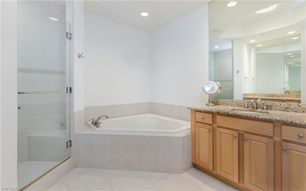 2090 W First St, Unit J2510, Fort Myers, FL 33901 Photo