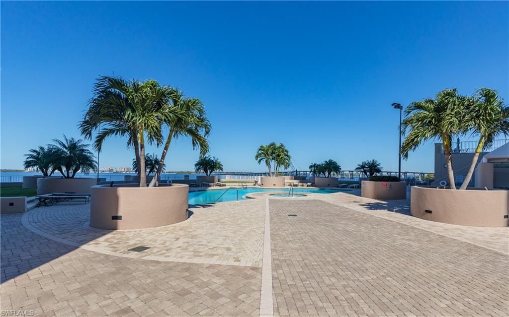 2090 W First St, Unit J2510, Fort Myers, FL 33901 Photo