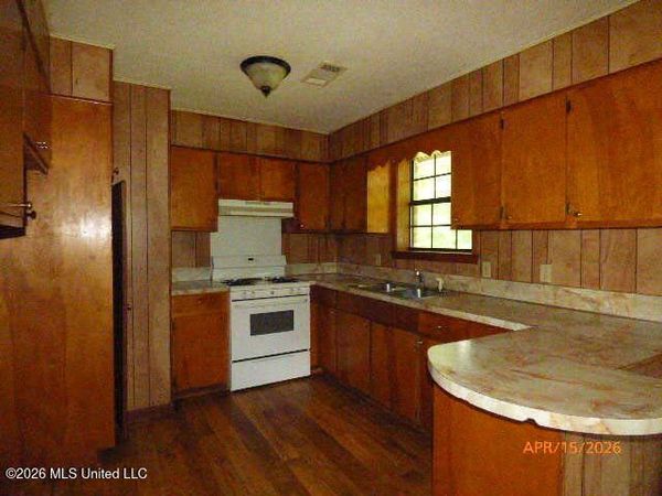 95 W Wilderness Road, Natchez, MS 39120