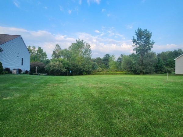 2060 Stillwater Drive, Davison, MI 48423