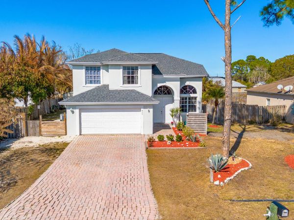 677 NW Marion Avenue, Port Saint Lucie, FL 34983
