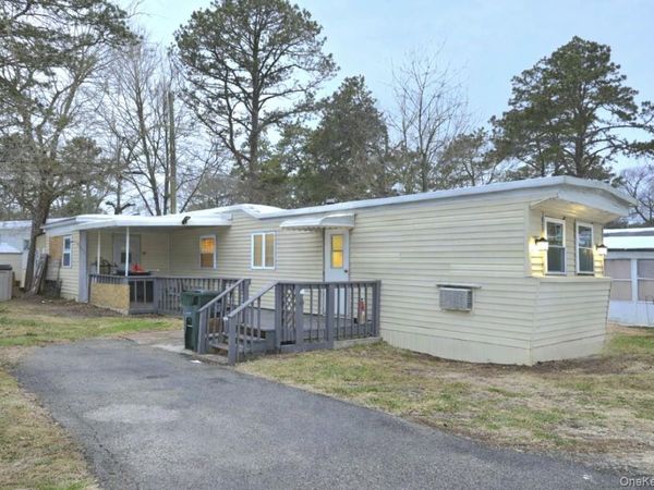 525 Riverleigh Ave, Unit C7, Riverhead, NY 11901