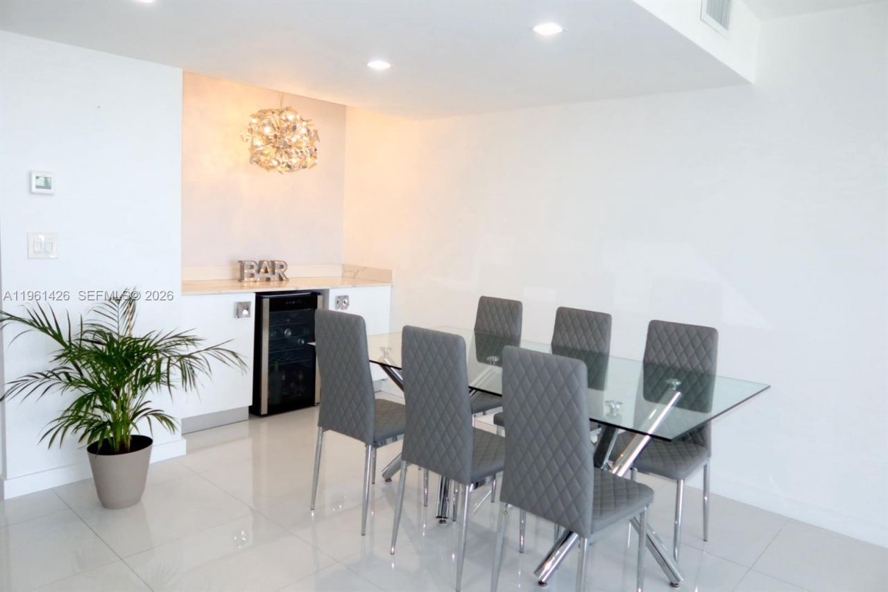 20301 W Country Club Dr , Unit 1422, Aventura, FL 33180 Photo