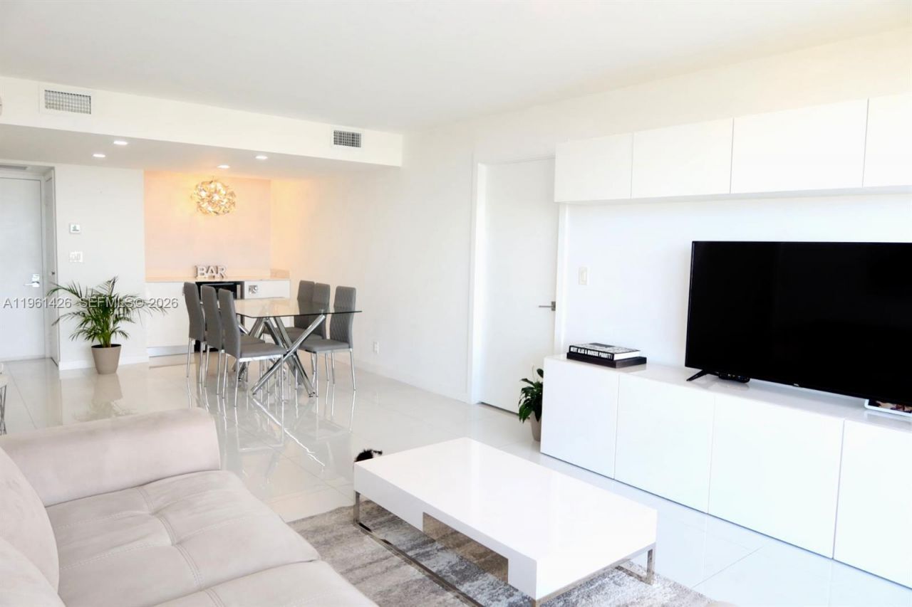 20301 W Country Club Dr , Unit 1422, Aventura, FL 33180 Photo