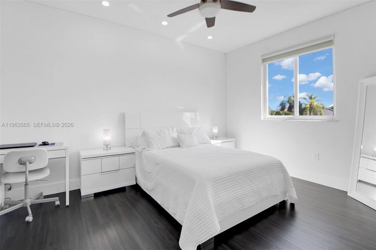 15967 SW 141st St , Miami, FL 33196 Photo