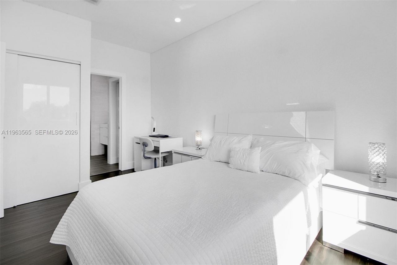 15967 SW 141st St , Miami, FL 33196 Photo