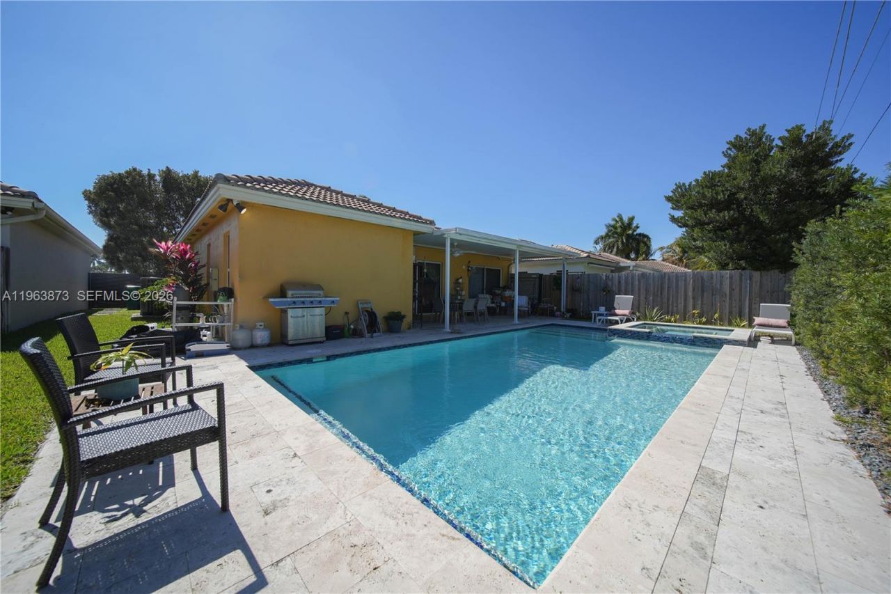 9071 SW 208th Ter, Cutler Bay, FL 33189 Photo