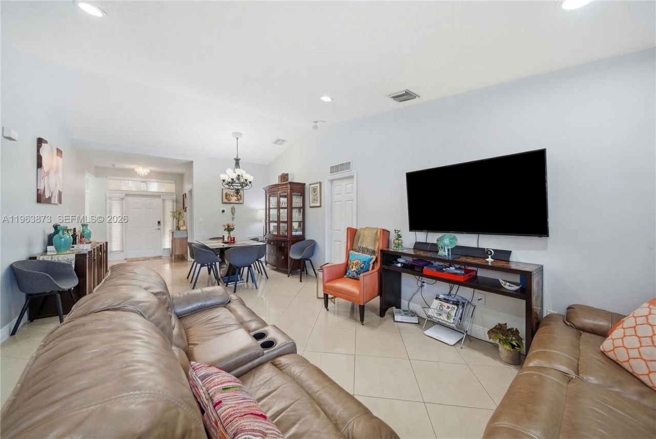 9071 SW 208th Ter, Cutler Bay, FL 33189 Photo